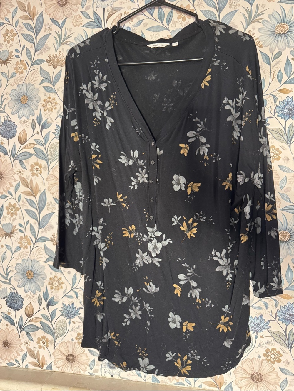 Reitmans Black V-Neck Floral Button Tunic with Gray and Gold Accents